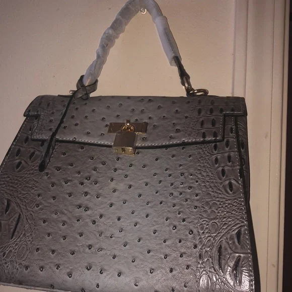 Elegant Gray Crocodile-Embossed Handbag(Ashley Hordge) - Picture 3 of 17